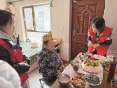 乌审旗为老办事暖落日
